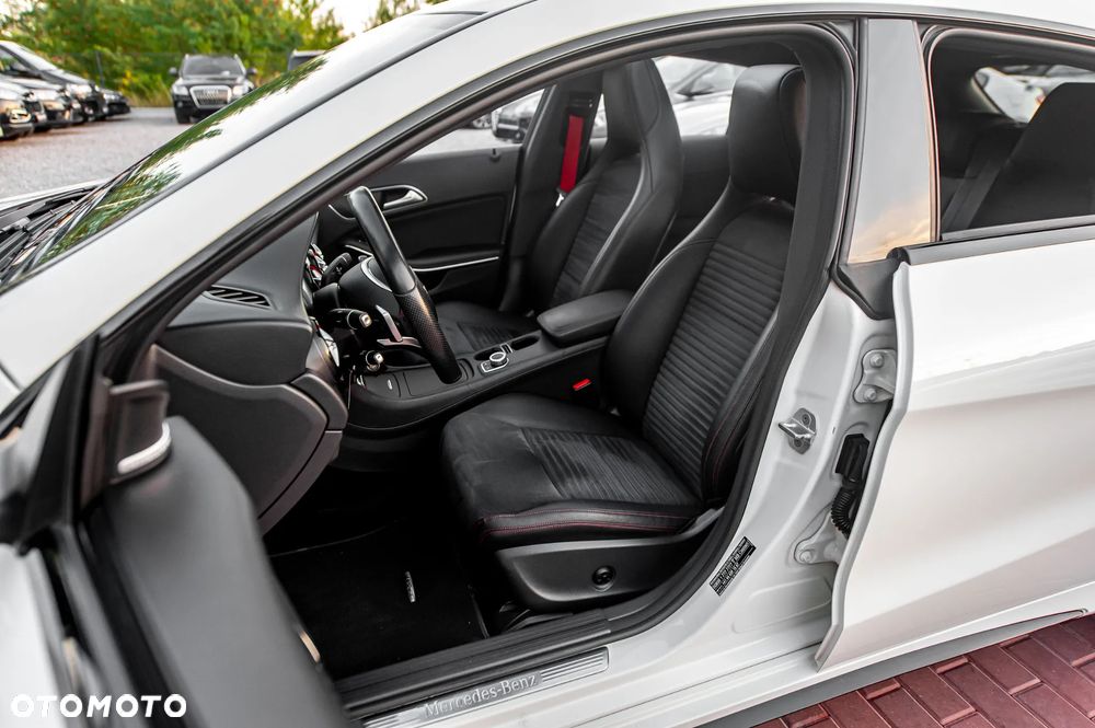 Mercedes-Benz CLA 250 4Matic 7G-DCT Sport - 21