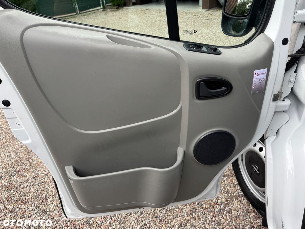 Opel Vivaro - 11