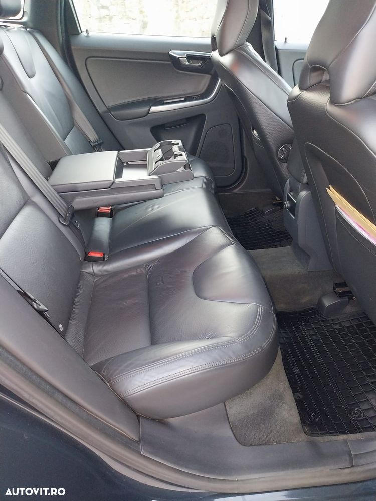 Volvo XC 60 D4 AWD Geartronic Edition Pro - 4