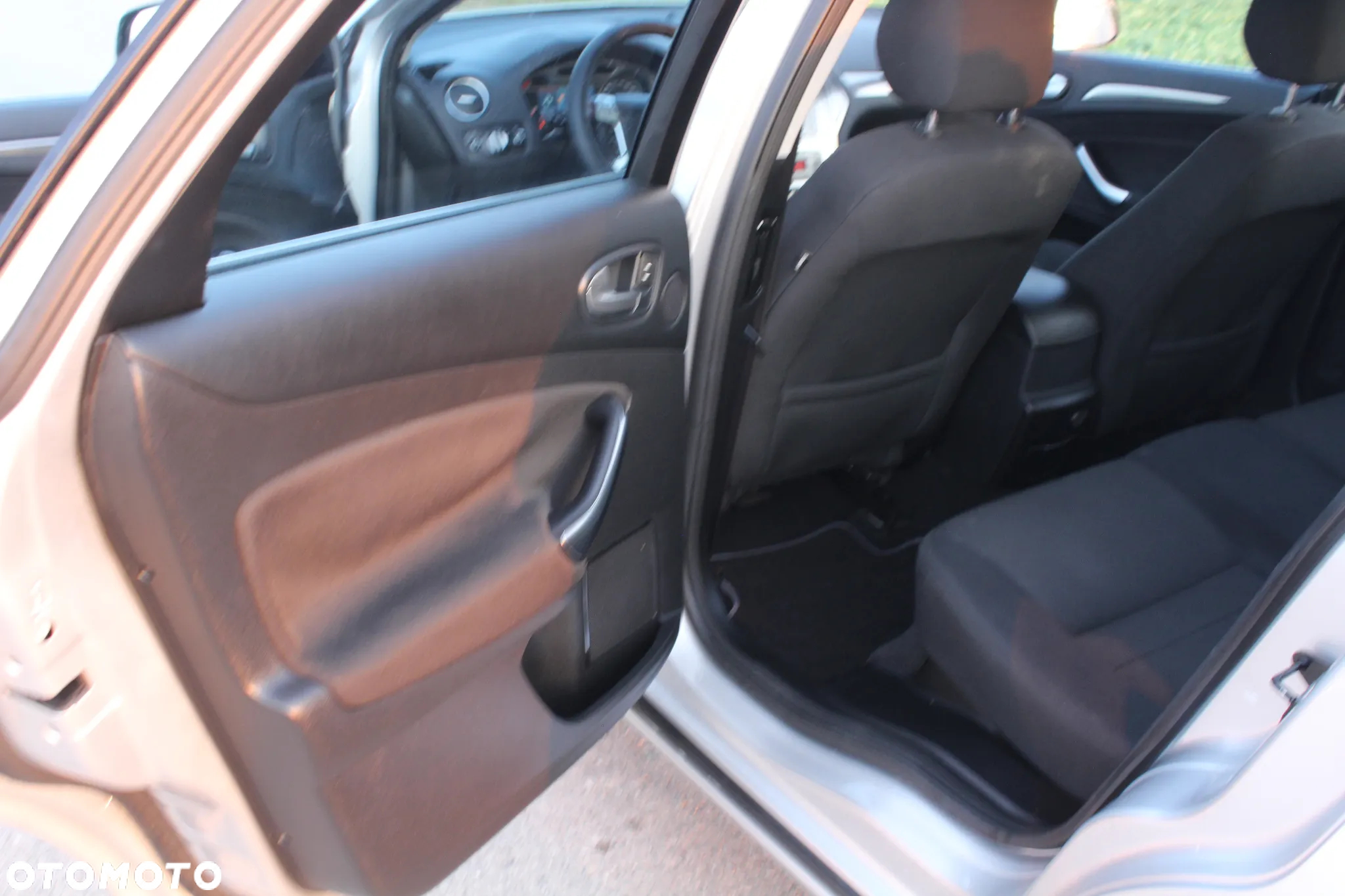 Ford Mondeo 1.8 TDCi Ghia X - 13