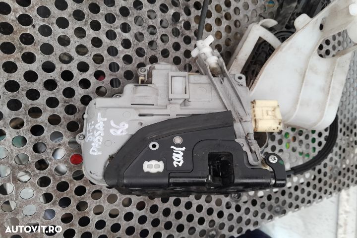 Broasca usa fata stanga 3C1837015A Volkswagen VW Passat B6 [2005 - 20 - 1