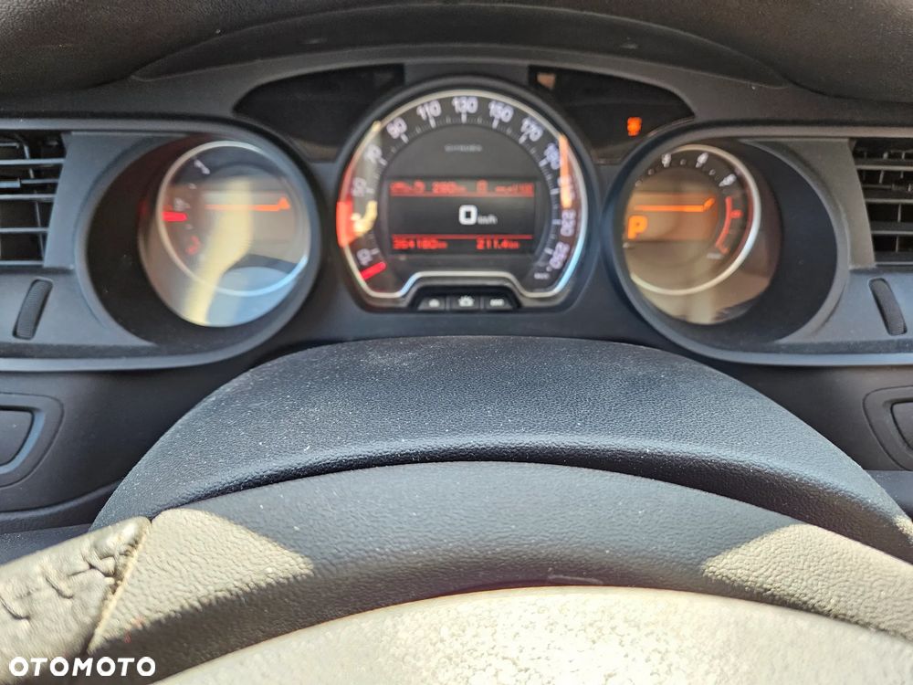 Citroen C5 2.0 103 Kw benzyna. automat na części Alfa Romeo 147 robię na podwórku kurwa no mam takiego tutaj właśnie otwieram go ubiorę wszystko - 16