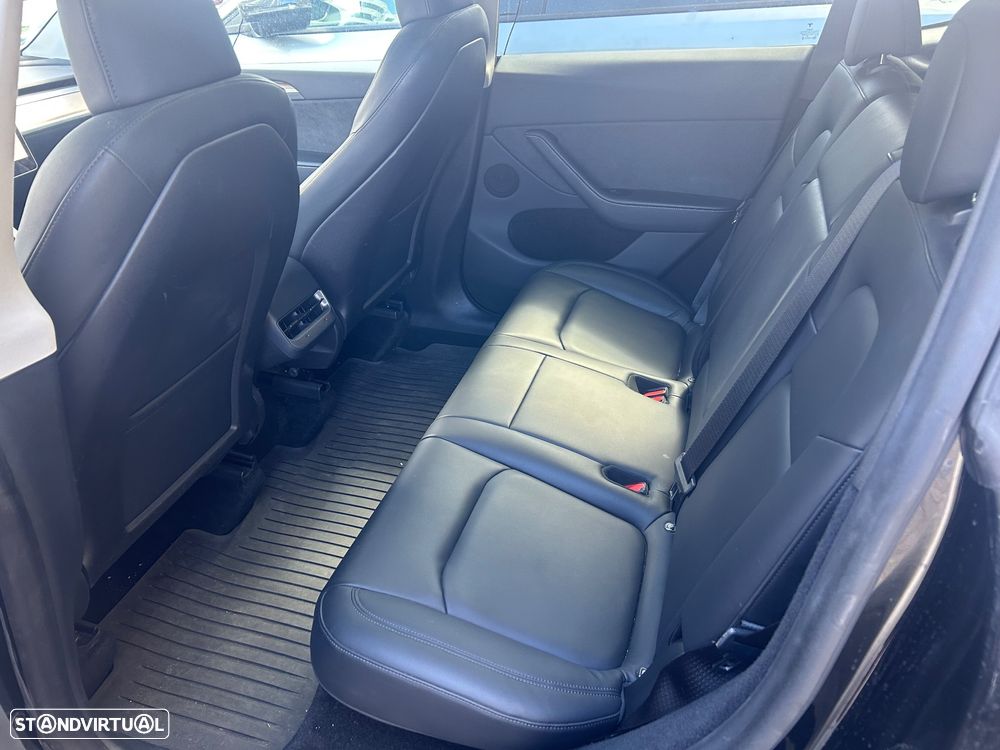 Tesla Model Y Standard RWD - 5