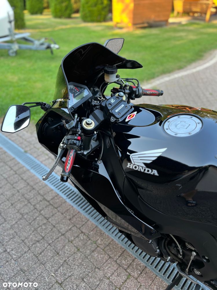 Honda CBR - 19