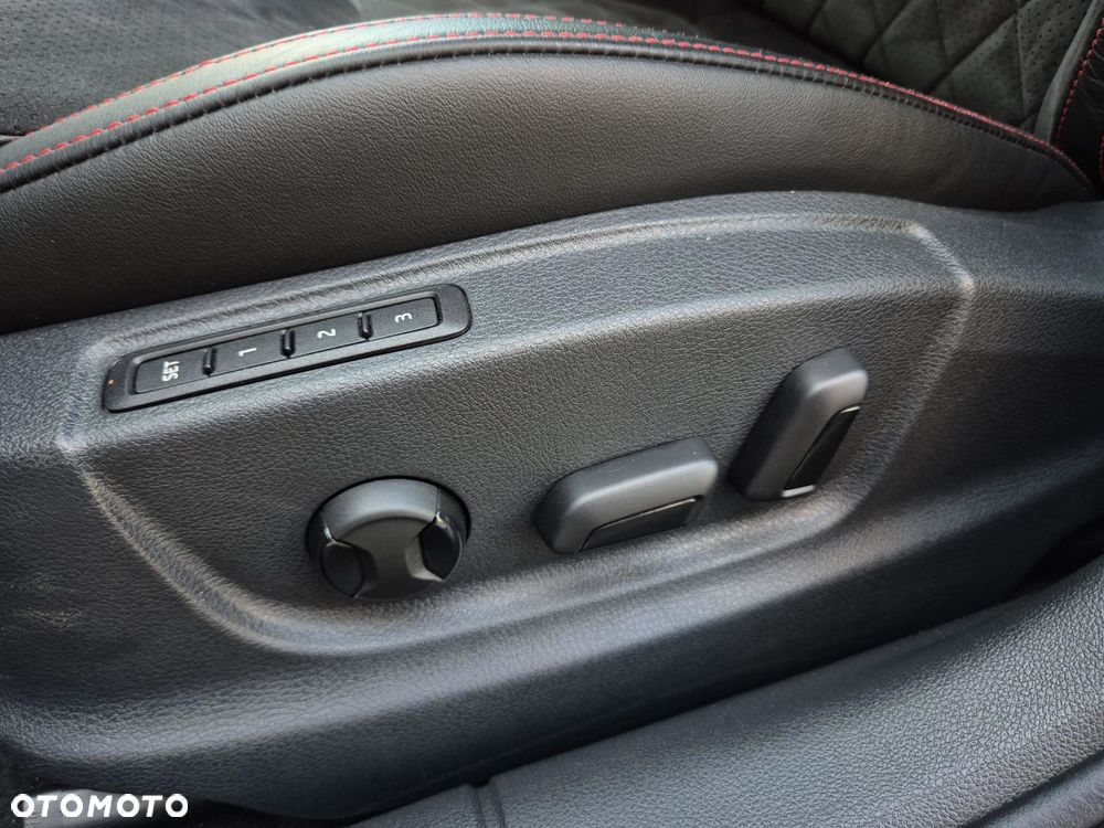 Skoda Octavia 2.0 TSI GPF RS 245 DSG - 25