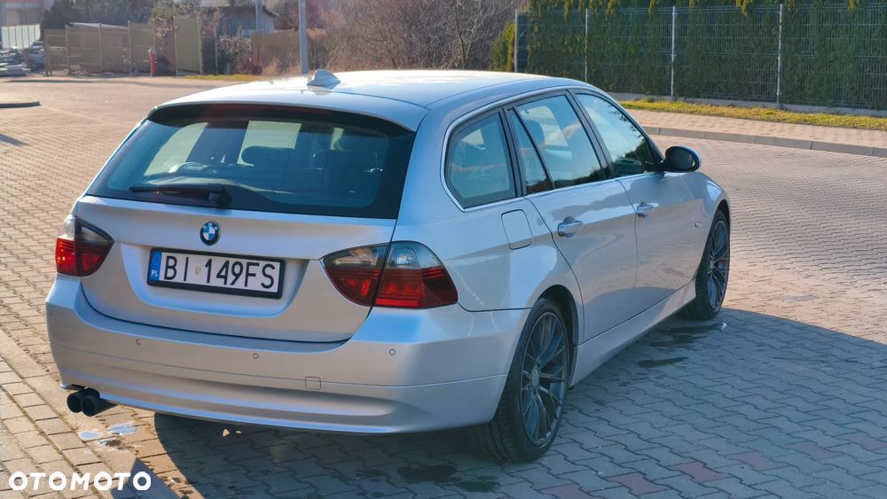 BMW Seria 3 330xi - 2