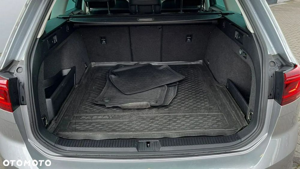 Volkswagen Passat - 11