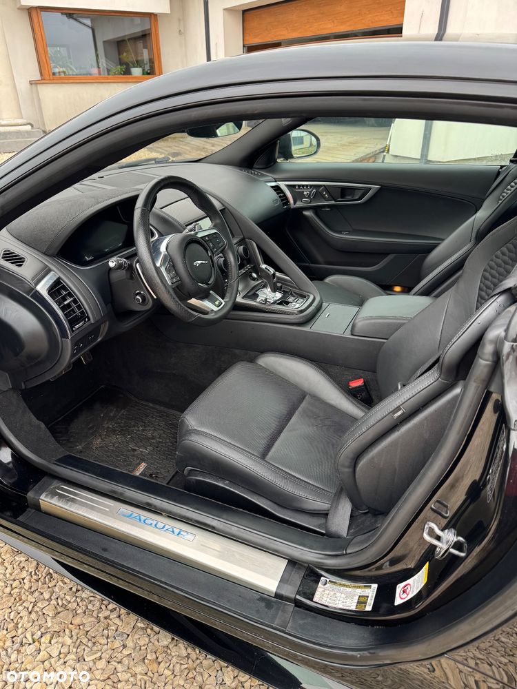 Jaguar F-Type R AWD - 24
