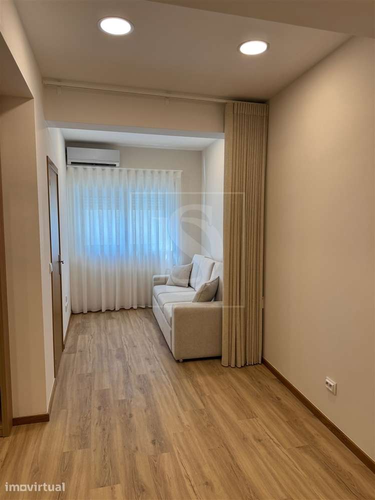 Apartamento T1 Centro Cidade Barcelos (Rua Direita) - Grande imagem: 2/19
