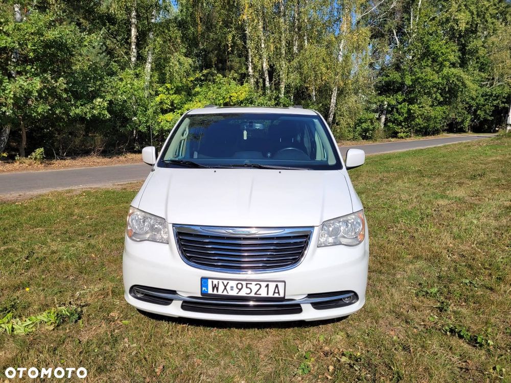 Chrysler Town & Country - 2