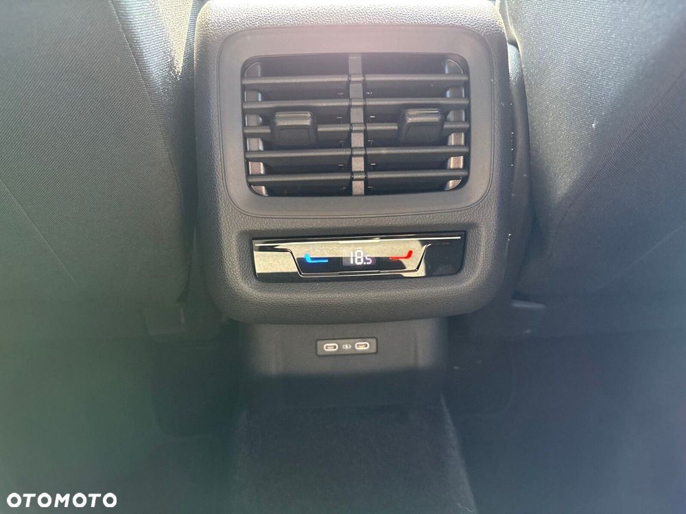 Volkswagen T-Roc - 18