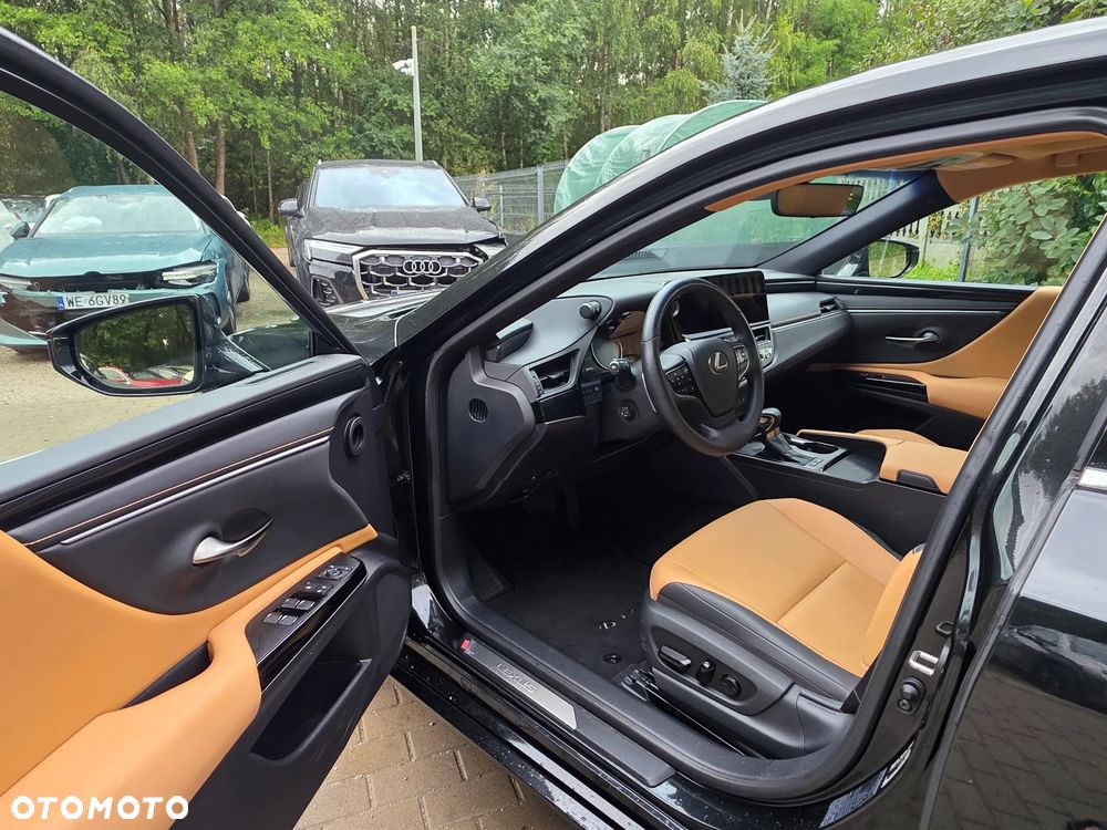 Lexus ES 300h Business Edition - 13