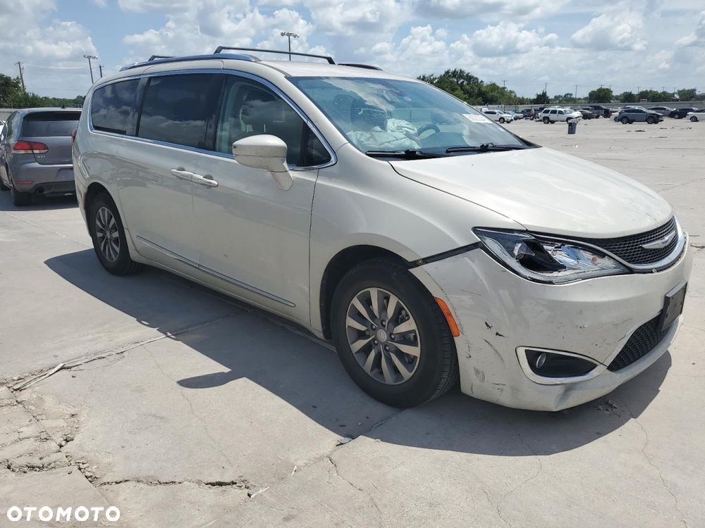Chrysler Pacifica - 27