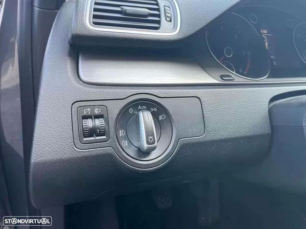 VW Passat 1.6 TDI BlueMotion - 12