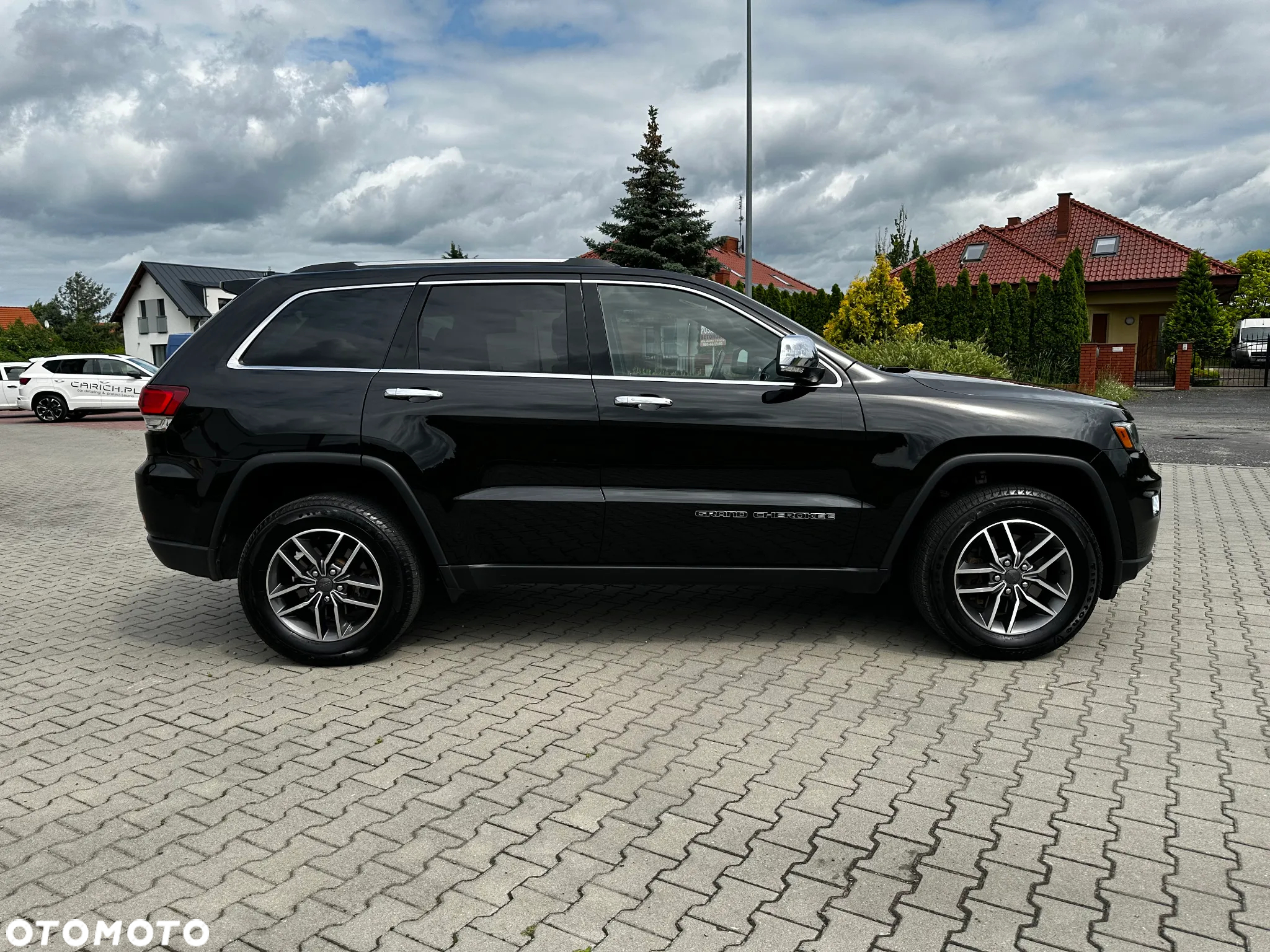 Jeep Grand Cherokee - 16