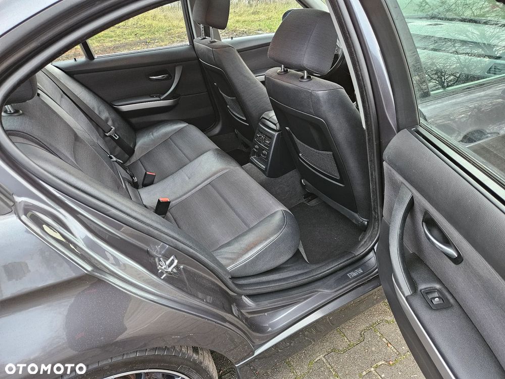 BMW Seria 3 320i - 16