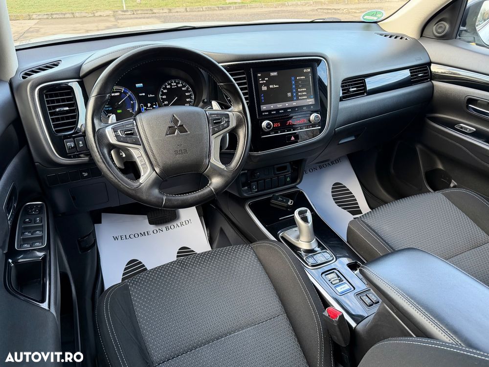 Mitsubishi Outlander 2.4 4WD Plug-In Hybrid - 6