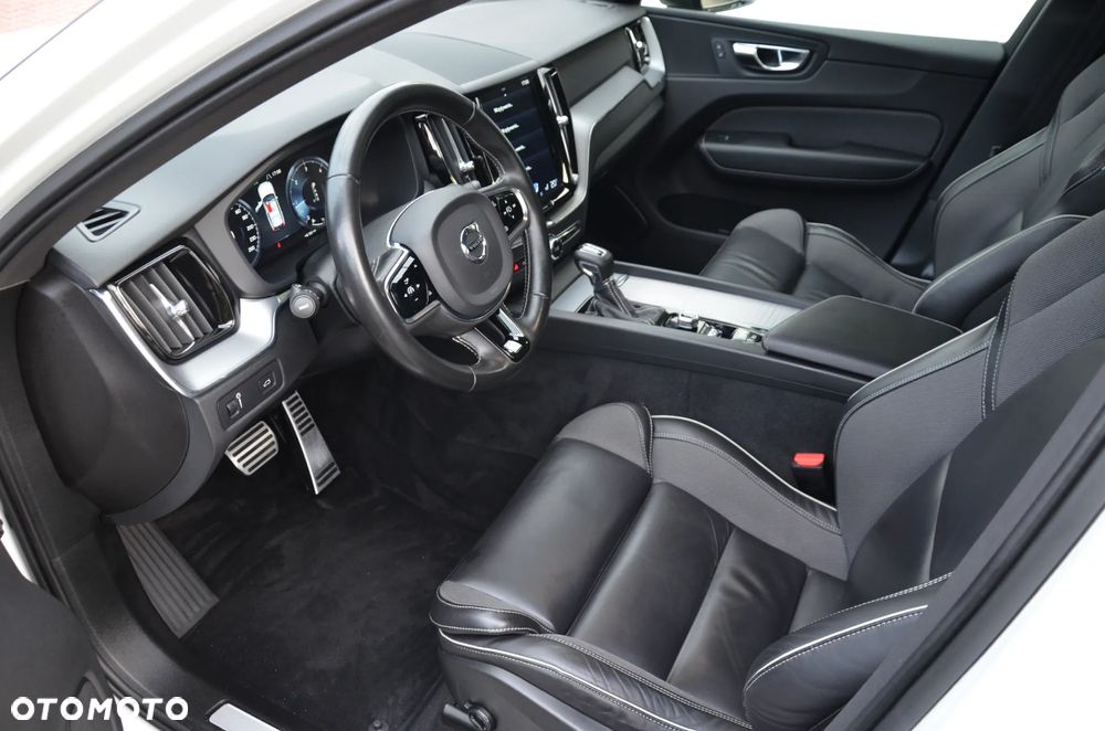 Volvo XC 60 D4 R-Design - 17