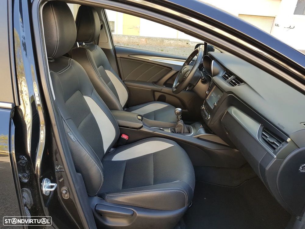 Toyota Avensis Touring Sports 1.6 D-4D Luxury+GPS - 33