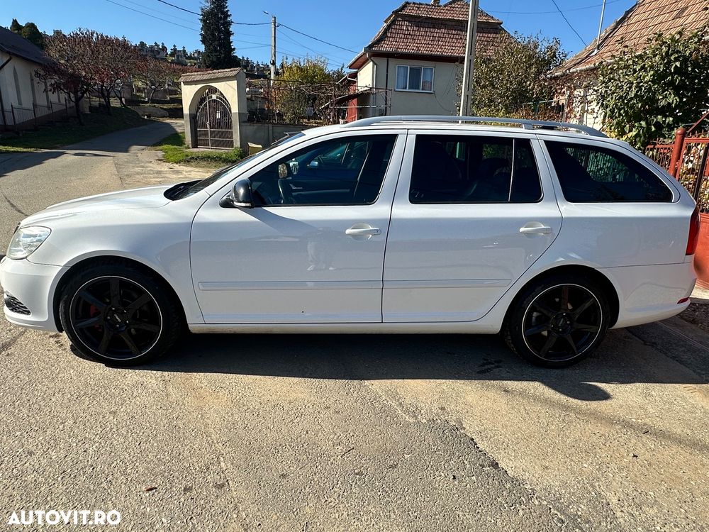Skoda Octavia Combi 2.0 TDI RS DSG - 8