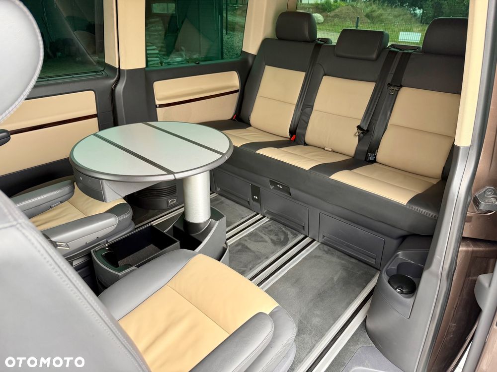 Volkswagen Multivan - 32