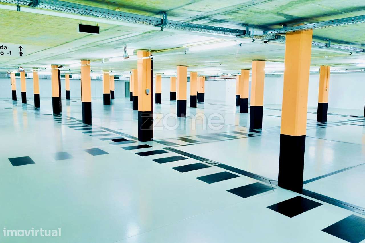 Garagem, São Gonçalo de Lagos, Praça do Municipio - Grande imagem: 2/19