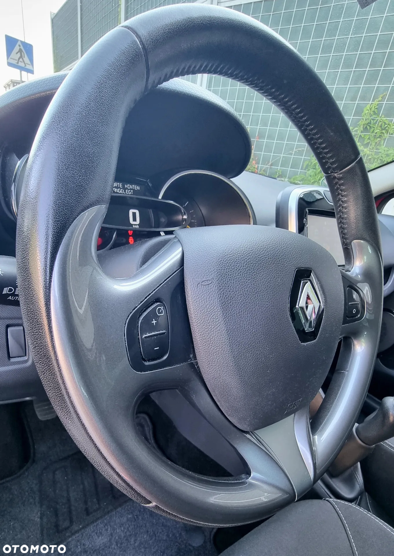 Renault Clio 1.2 16V Limited EU6 - 24