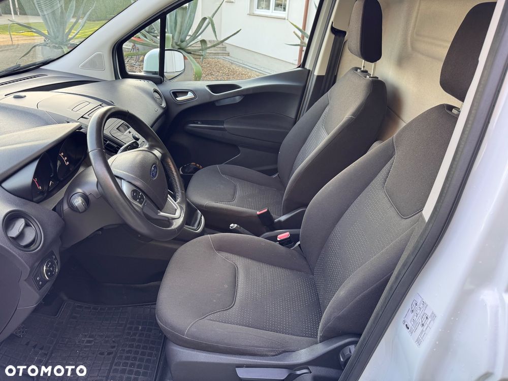 Ford Transit Courier - 15