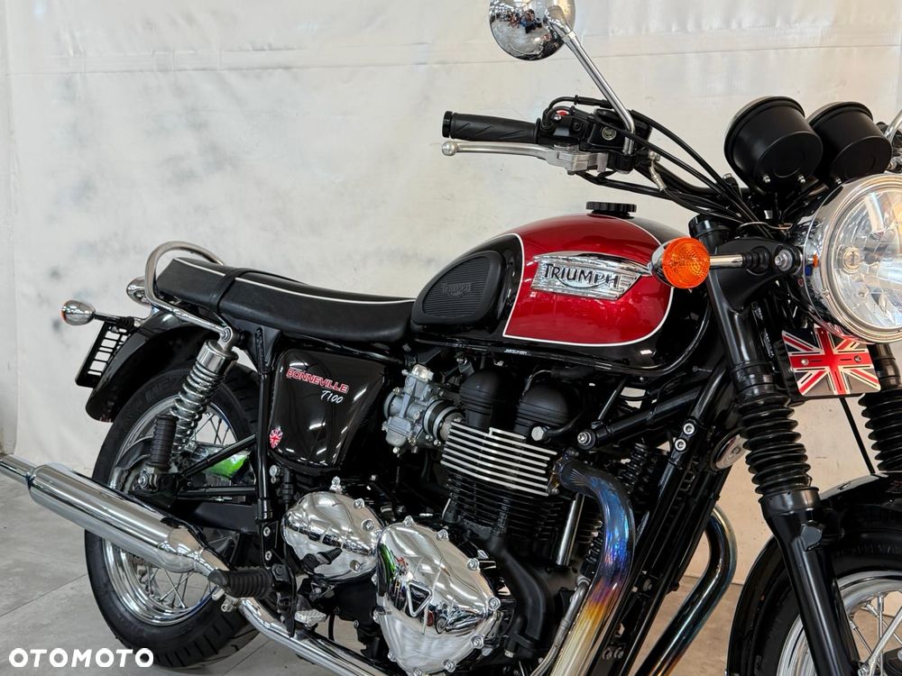 Triumph Bonneville - 19