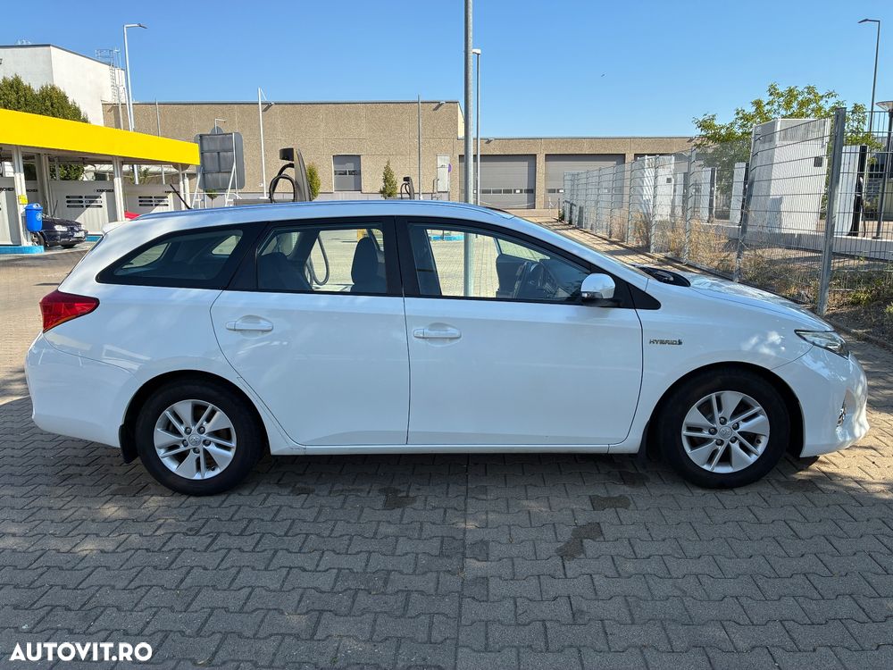 Toyota Auris 1.8 L VVT-i Luna - 1