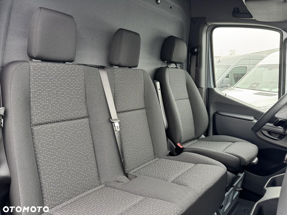 Mercedes-Benz Sprinter - 12