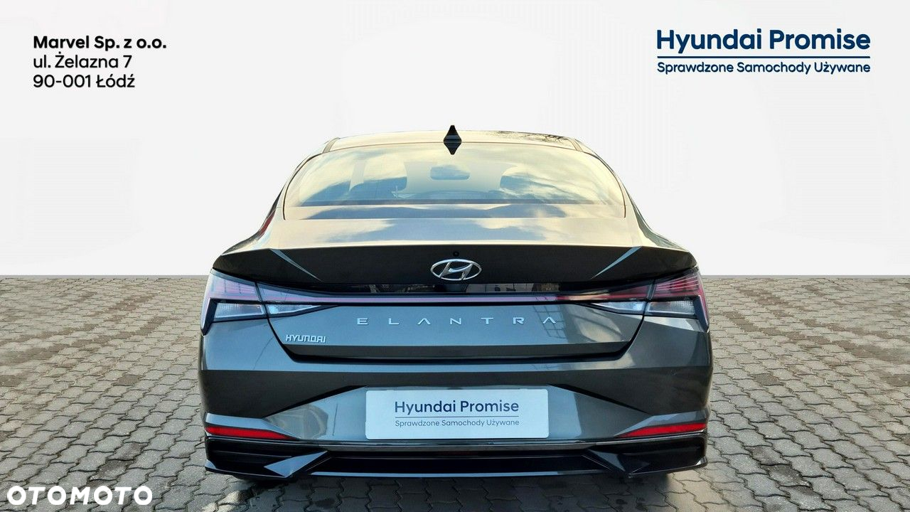 Hyundai Elantra - 4