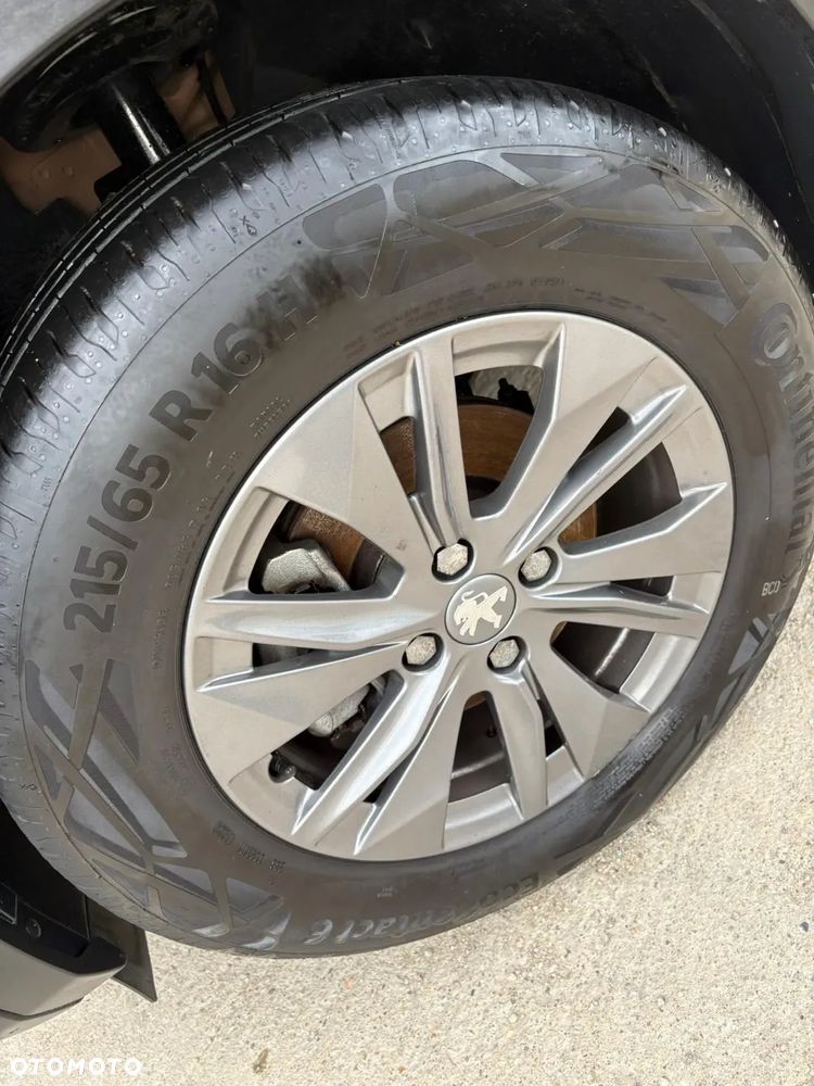 Peugeot 2008 PureTech 130 EAT8 Allure - 25