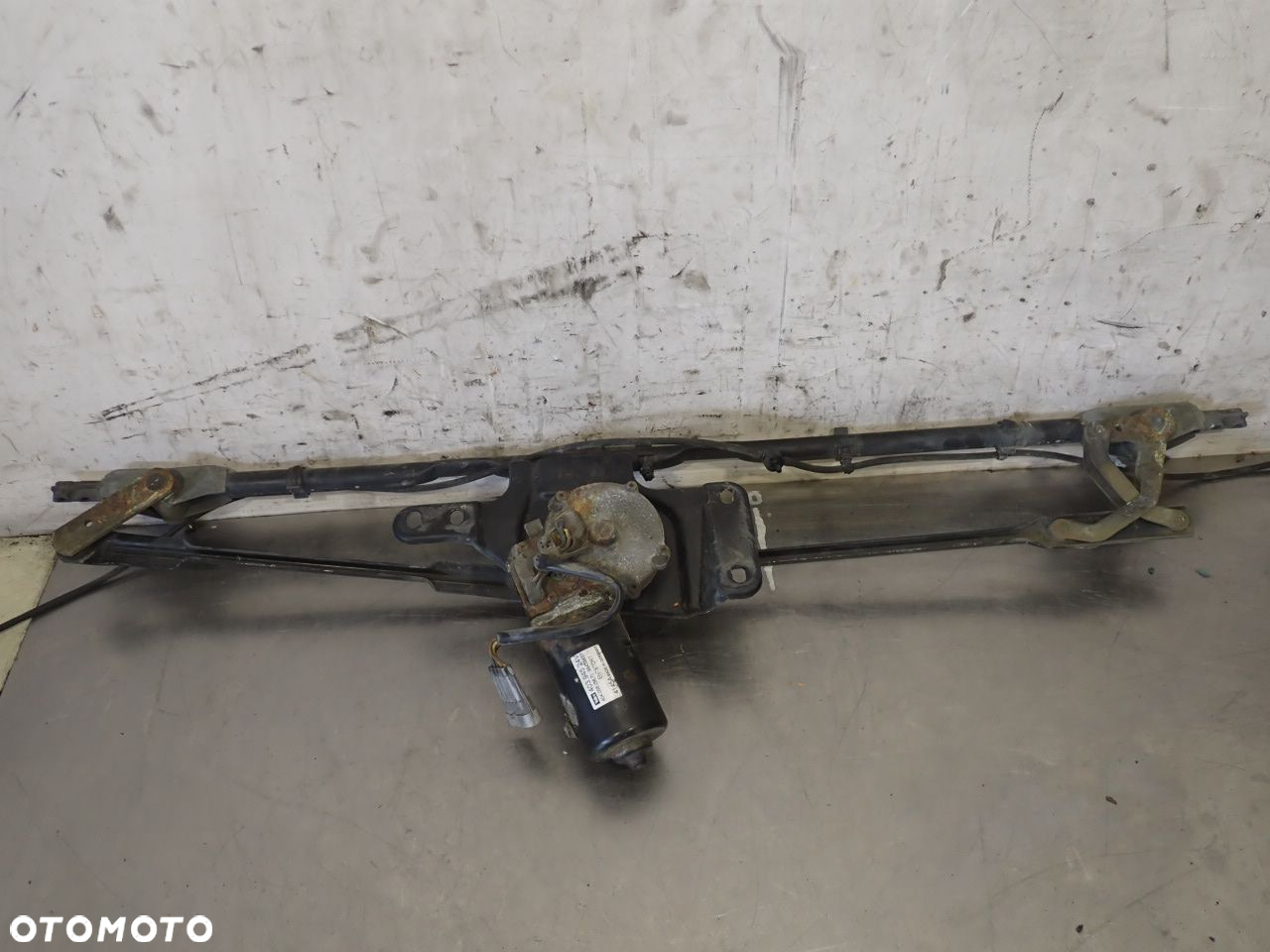 MECHANIZM WYCIERACZEK PRZÓD IVECO STRALIS 403945 - 9