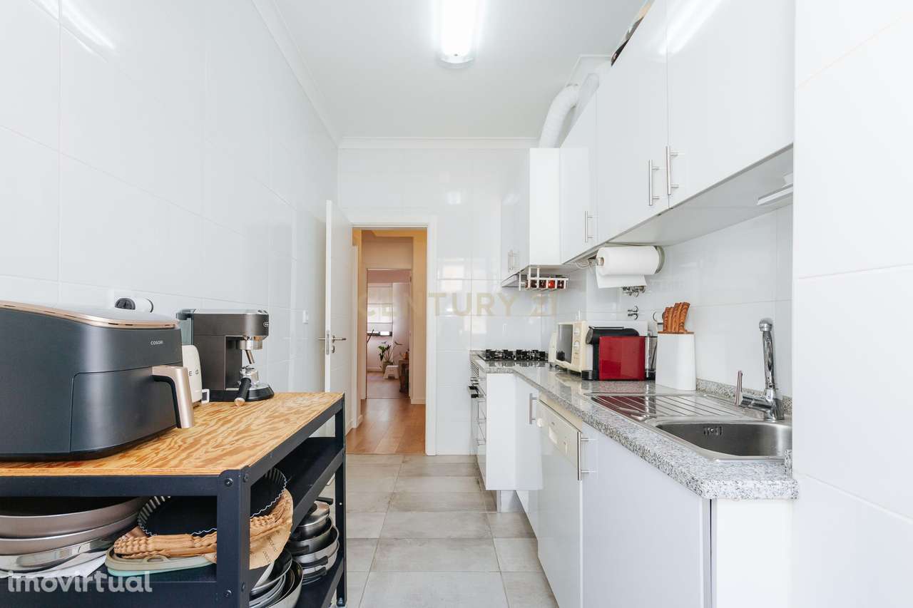 T2 REMODELADO SACAVÉM A 5 MINUTOS DO AEROPORTO DE LISBOA - Grande imagem: 2/18