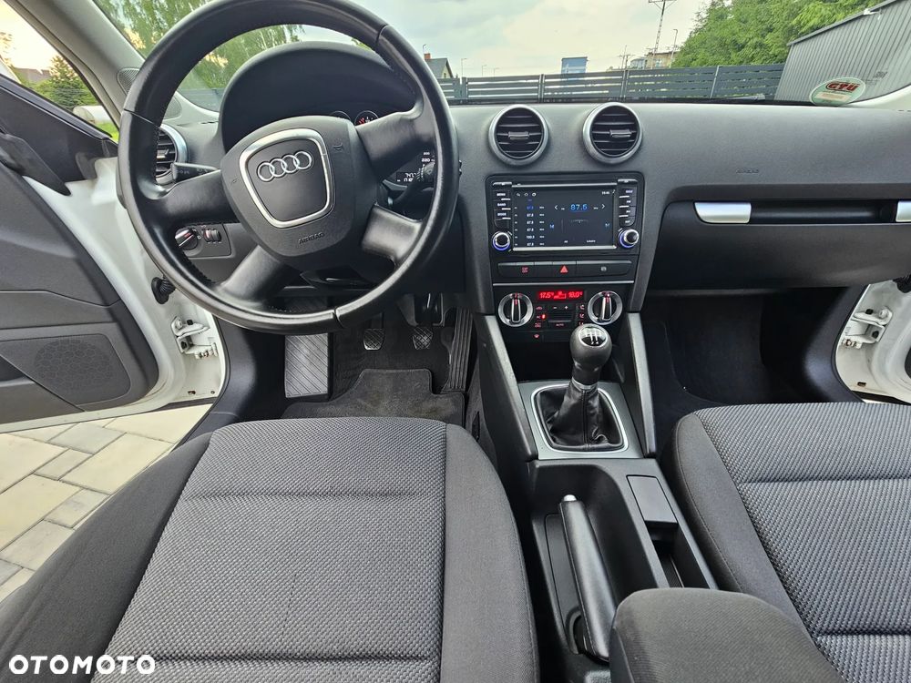 Audi A3 3-drzwiowe 1.6 Attraction - 26
