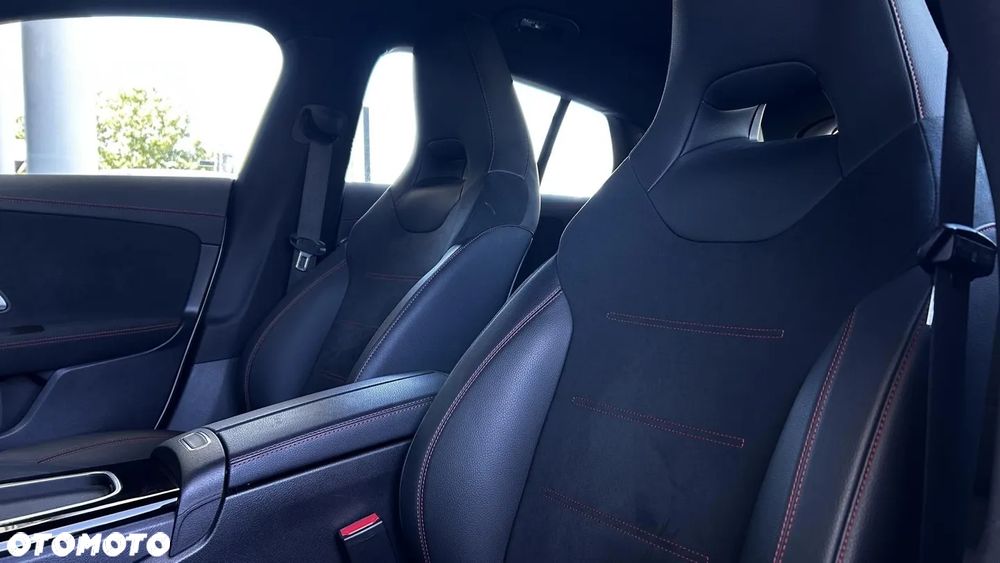 Mercedes-Benz CLA 200 AMG Line 7G-DCT - 7