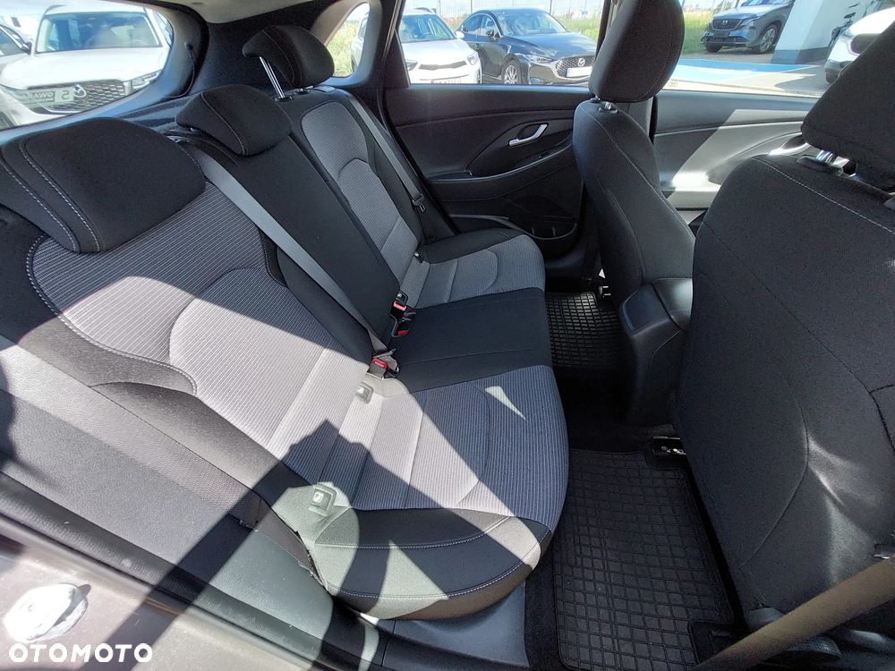 Hyundai i30 1.5 DPI Classic + - 13