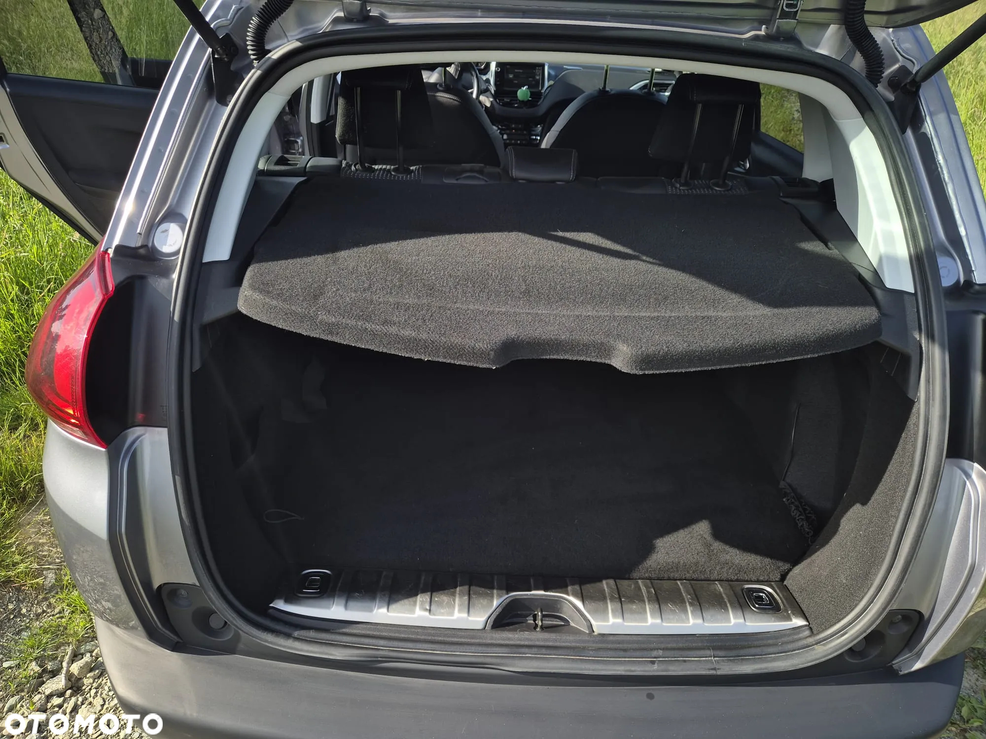 Peugeot 2008 1.2 Pure Tech Allure S&S - 10
