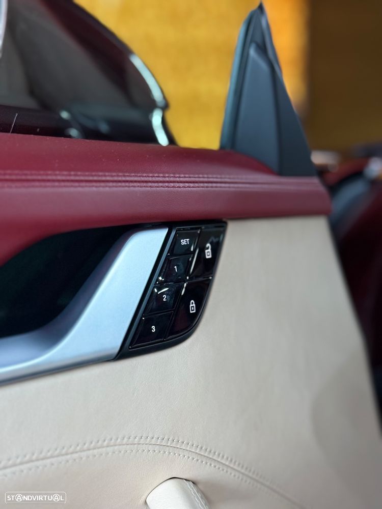 Porsche 911 (992) Targa 4S Heritage Design - 32