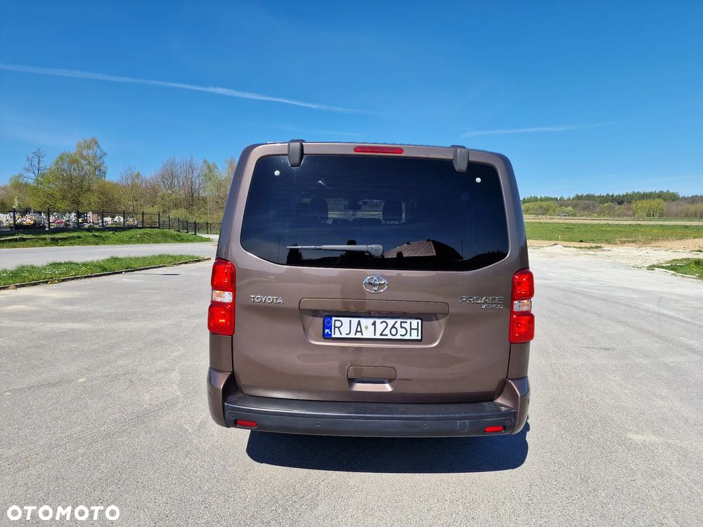 Toyota ProAce 2,0-l-D-4D L2 (8-Si.) Verso Family Comfort - 7