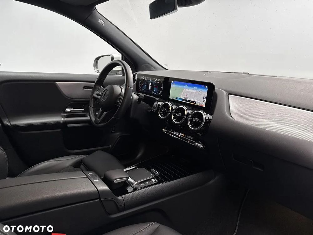 Mercedes-Benz GLA 180 d Business Edition - 25