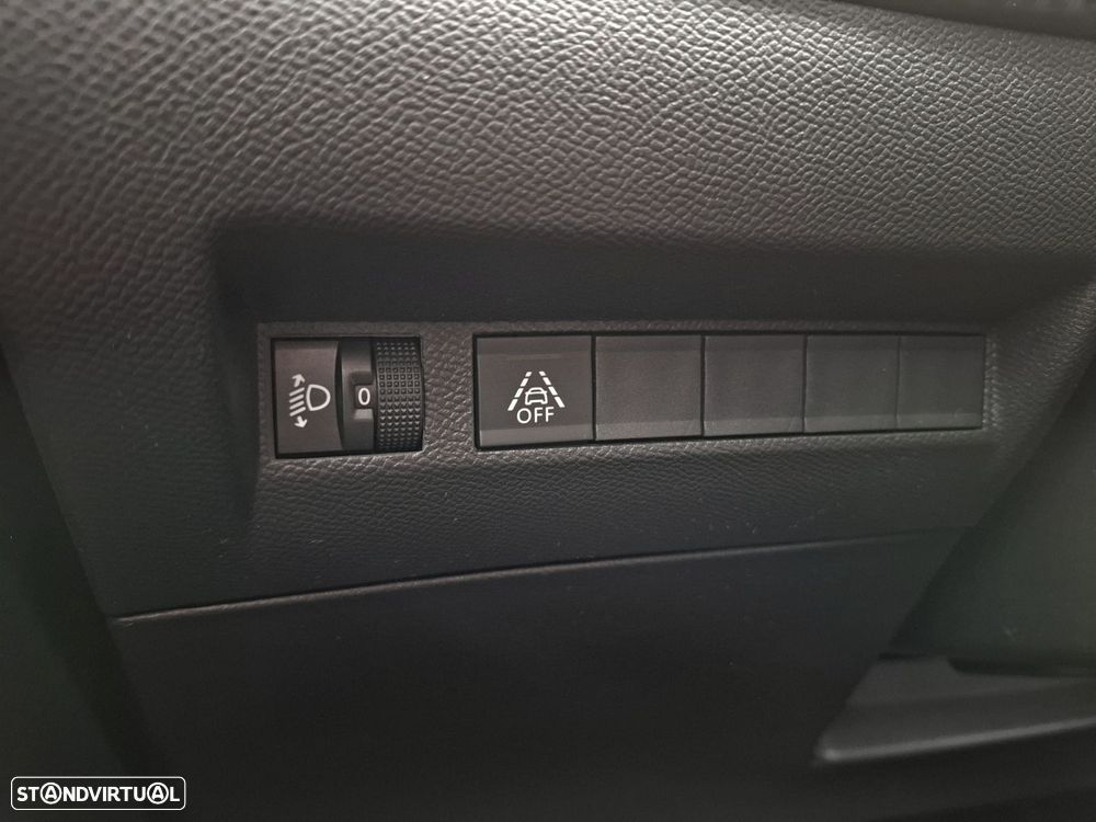 Peugeot 208 1.2 PureTech Allure EAT8 - 24