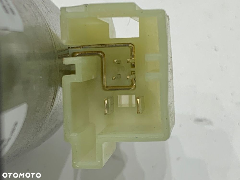 SIŁOWNIK KLAPY BAGAŻNIKA LEWY  AUDI A4 B9 Avant (8W5, 8WD) 2015 - 2025 35 TFSI Mild Hybrid 110 kW - 4