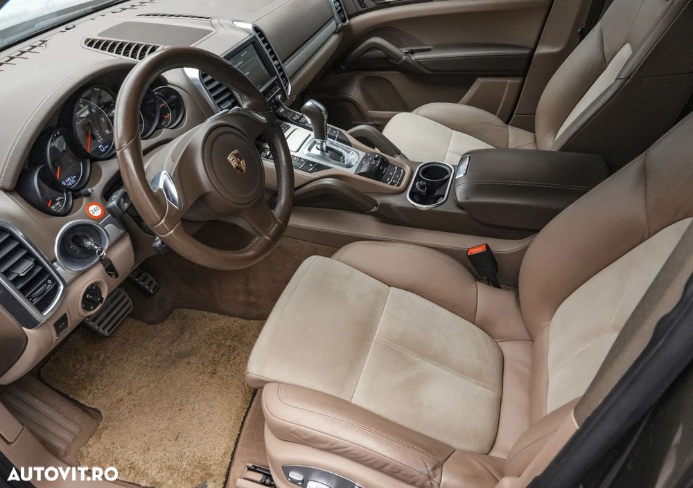 Porsche Cayenne - 12