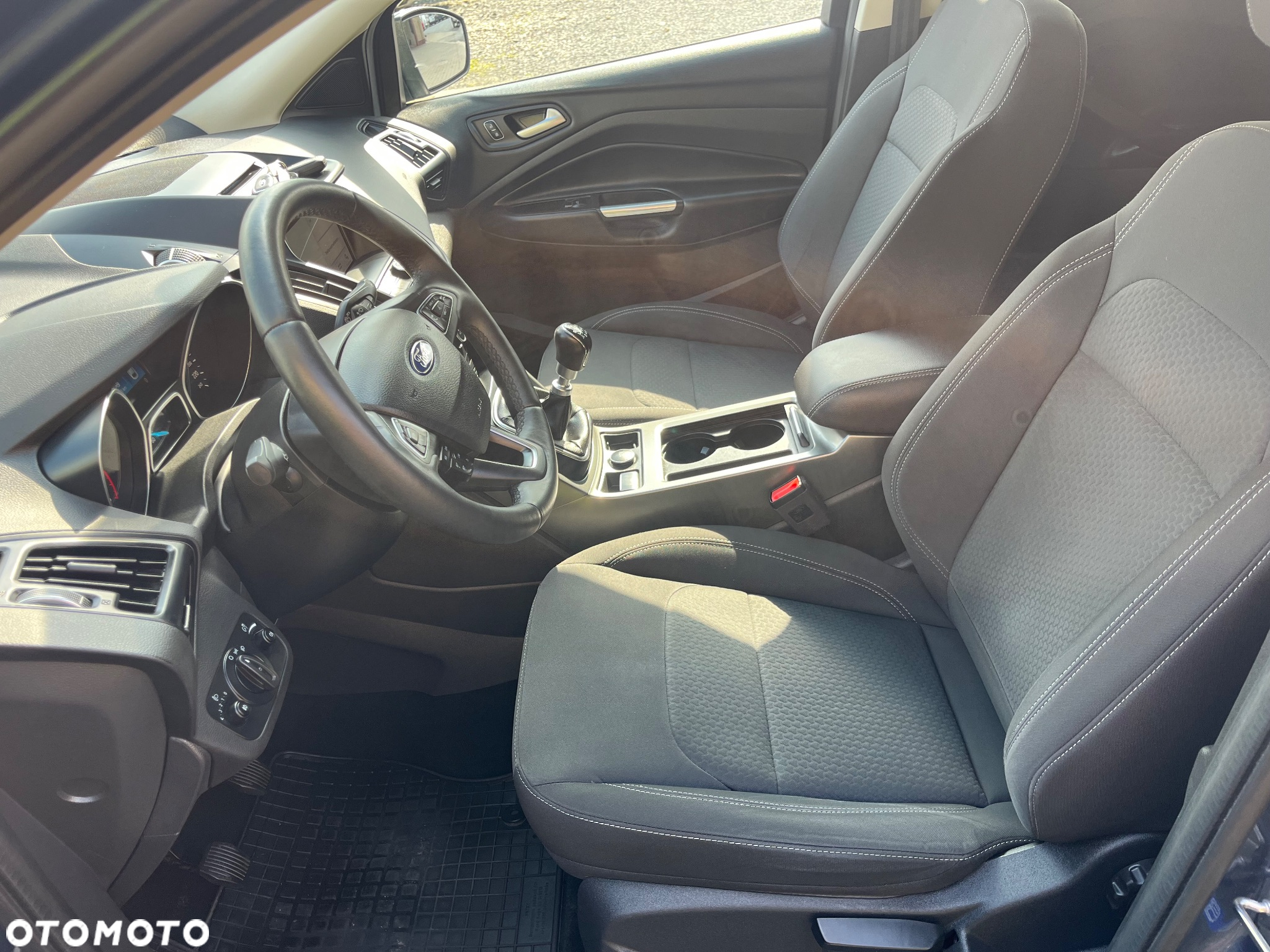 Ford Kuga 1.5 EcoBoost 2x4 Cool & Connect - 10