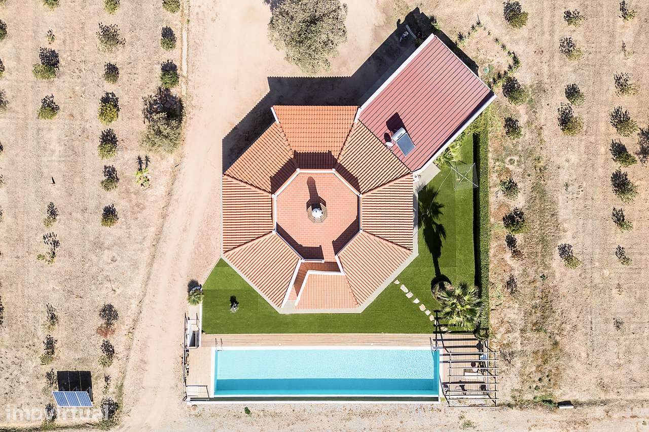 Quinta de 12,6 ha c/ Moradia T2, Piscina, Casa Móvel e Anexo Agrícola - Grande imagem: 3/60