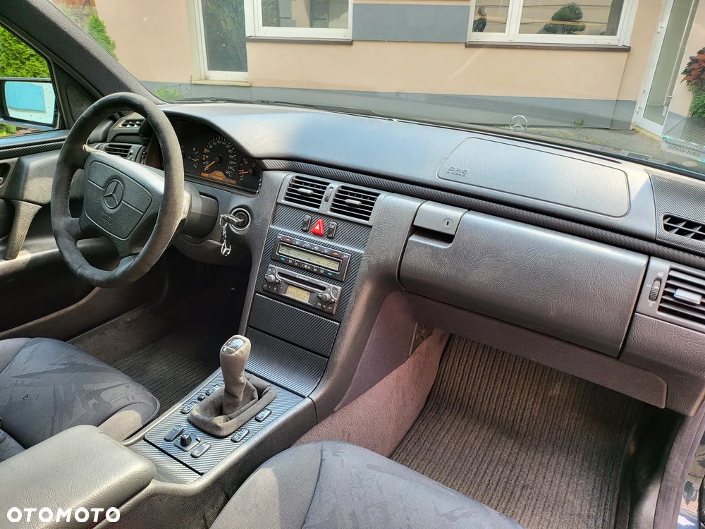 Mercedes-Benz Klasa E 250 TD Elegance - 16