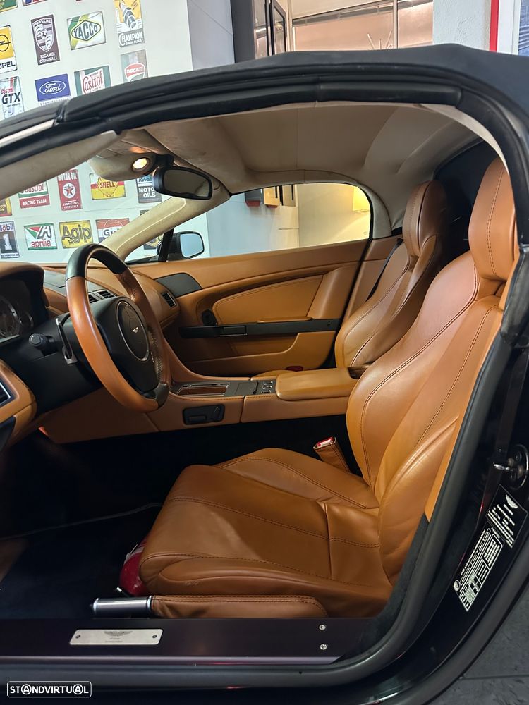 Aston Martin Vantage Roadster - 30