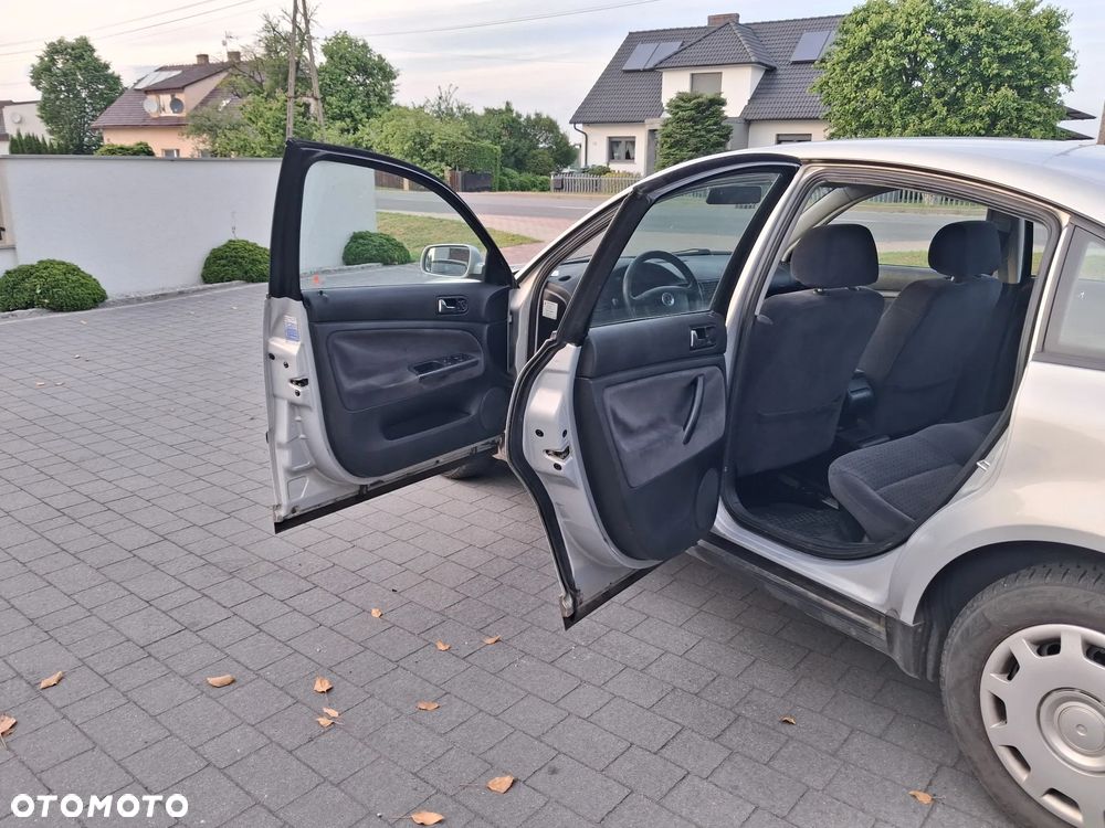Volkswagen Passat - 11